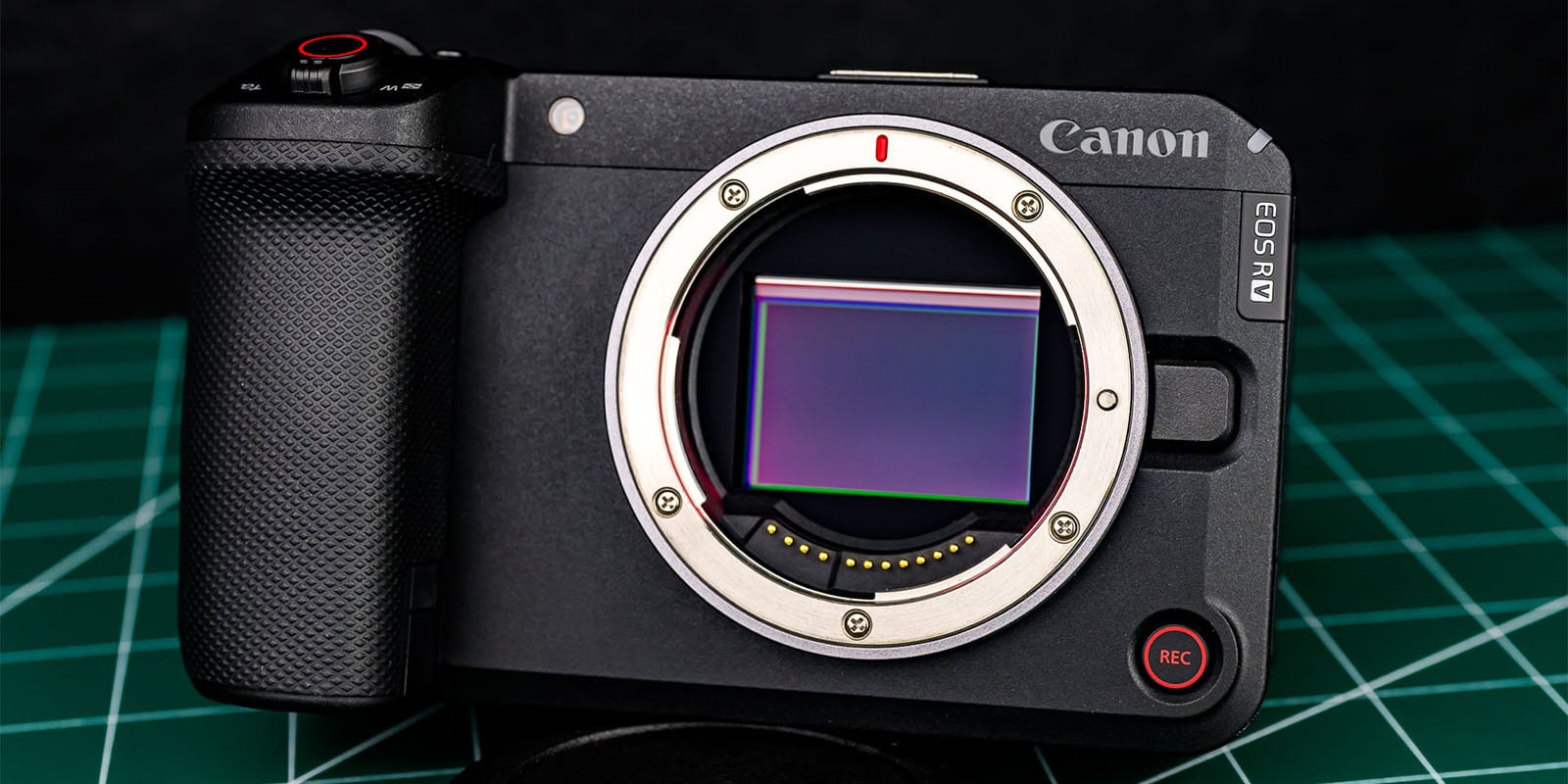 Canon Adds Flash Support to the R6 V With New Firmware